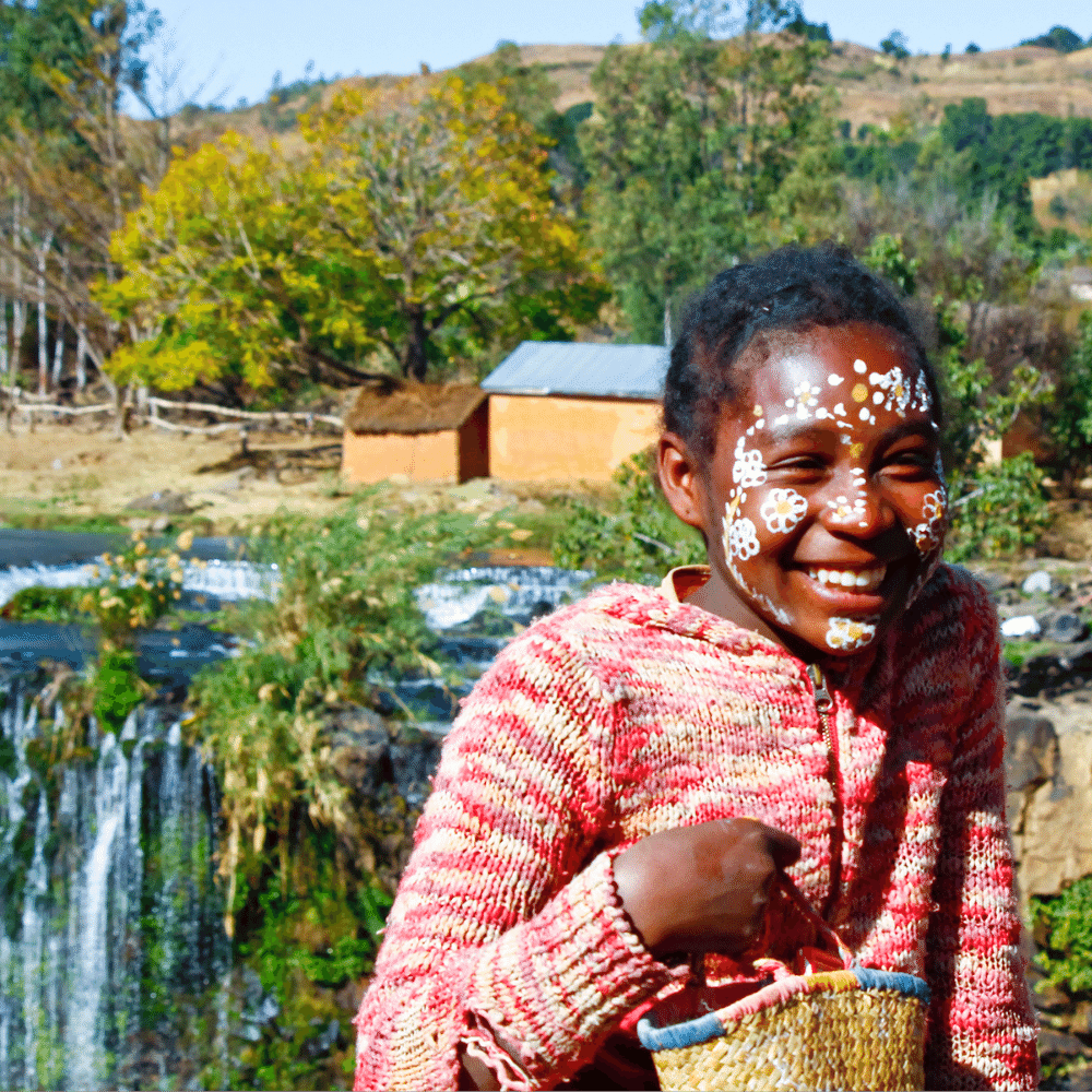 Madagascar fille traditionelle